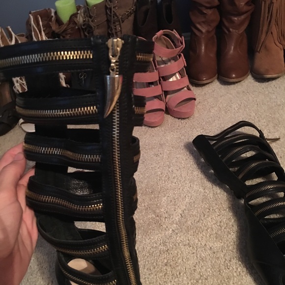 Leather boot - Picture 2 of 3